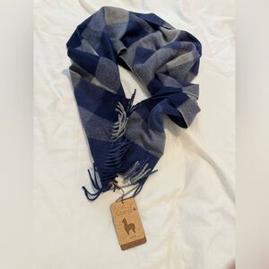 Classic Alpaca Blue and Gray Plaid Scarf NWT 0151
